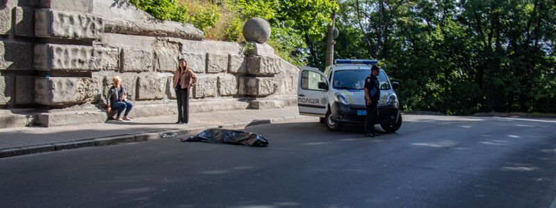 Суицид на "мосту влюбленных" в Киеве