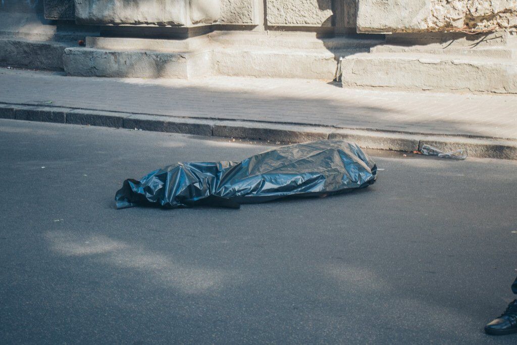 Суицид на "мосту влюбленных" в Киеве