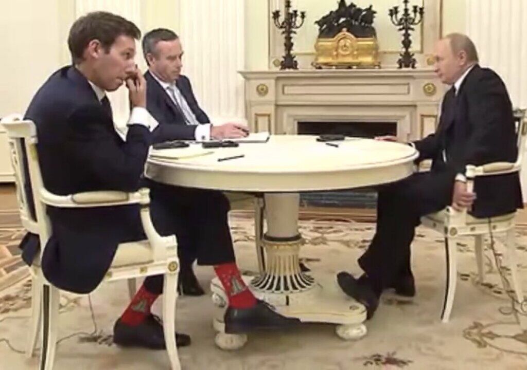 "Він ще і в носі копирсався": в мережі висміяли дивне фото з Путіним