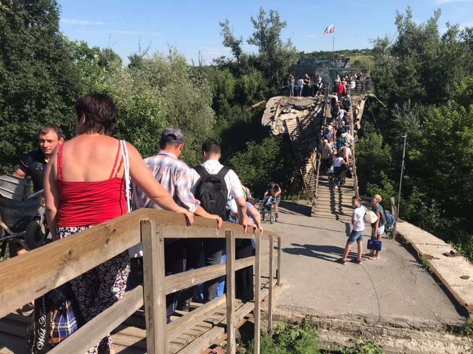 Мост в "ЛНР": в Кабмине прояснили ситуацию с обещанием Зеленского