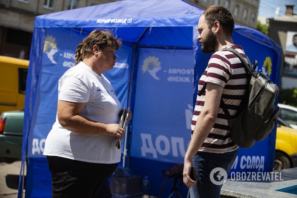 ''Мир любой ценой?'' Как проходят выборы на Донбассе и какую игру ведет "Слуга народа"