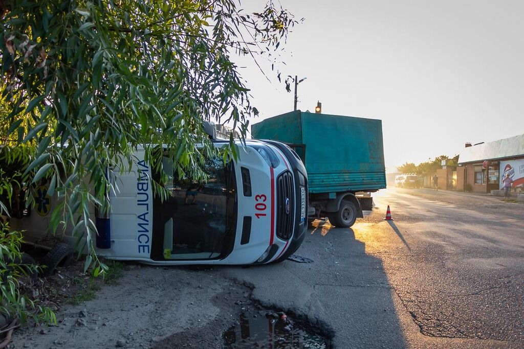 Автомобиль спешил в больницу