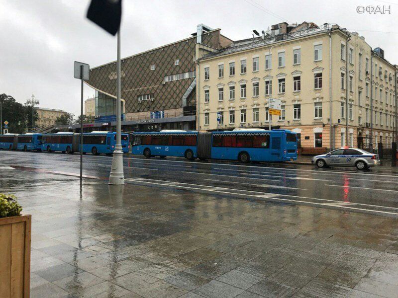 Протести в Москві: в столицю Росії стягують спецтехніку і автозаки