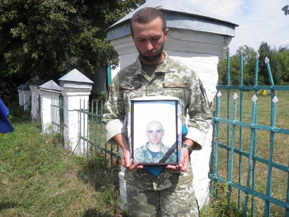 "Дивись в очі матерям, ворог!" Під Вінницею поховали загиблого на Донбасі морпіха