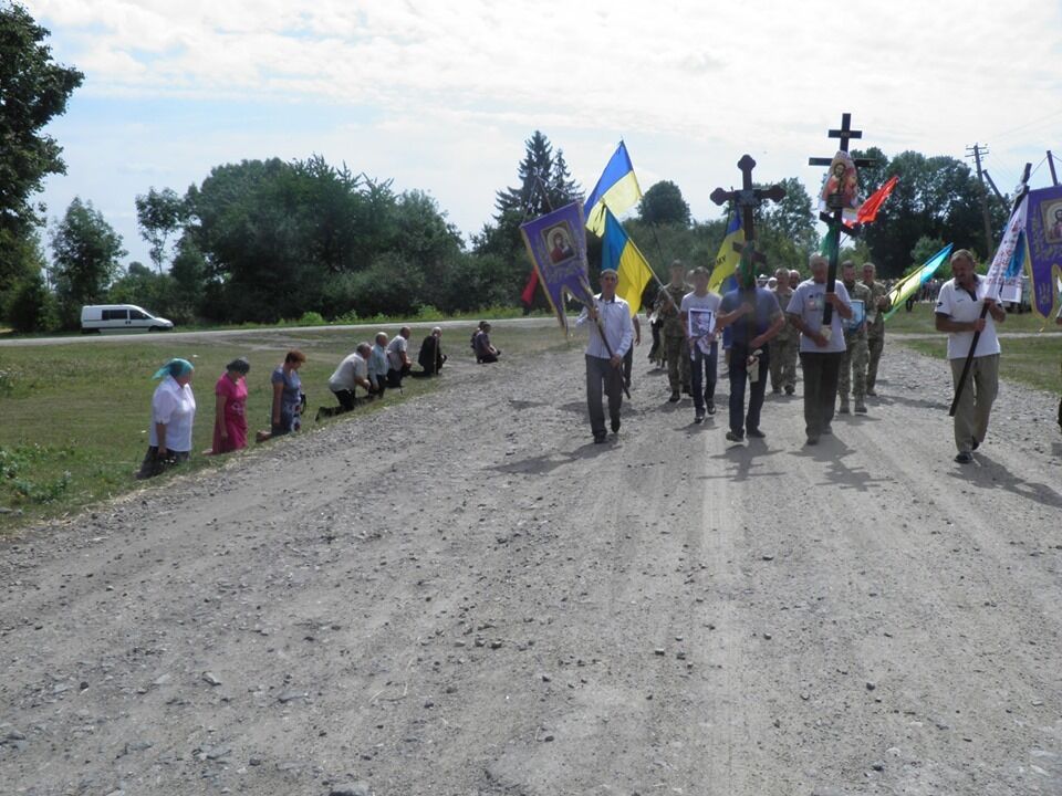 "Смотри в глаза матерям, враг!" Под Винницей похоронили погибшего на Донбассе морпеха