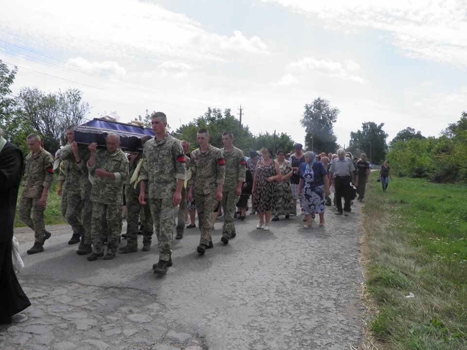 "Смотри в глаза матерям, враг!" Под Винницей похоронили погибшего на Донбассе морпеха