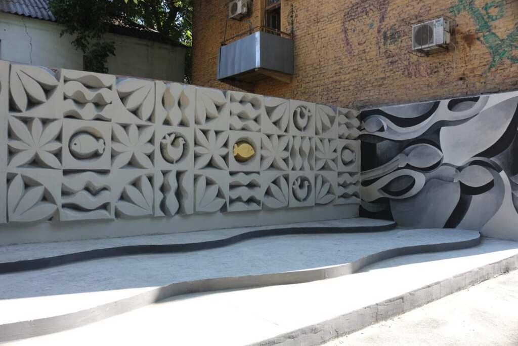 Реставрована стіна