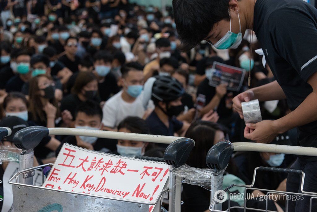 В Гонконге полиция попыталась разогнать разъяренный "Майдан": все детали