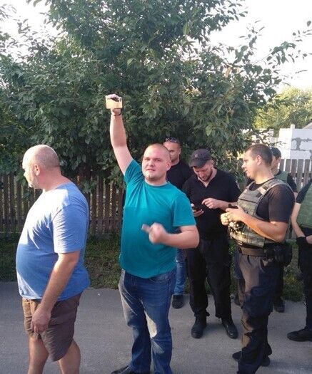 Представники Коровченка заблокували керівника геріатричного центру