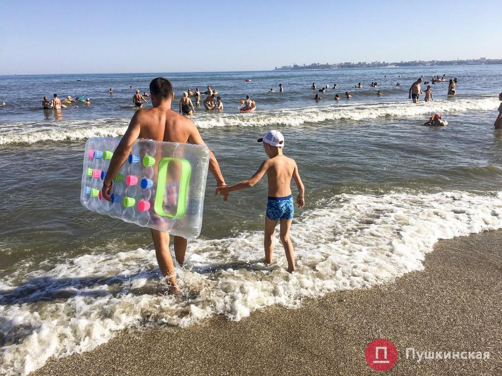 В Одессе почернело море