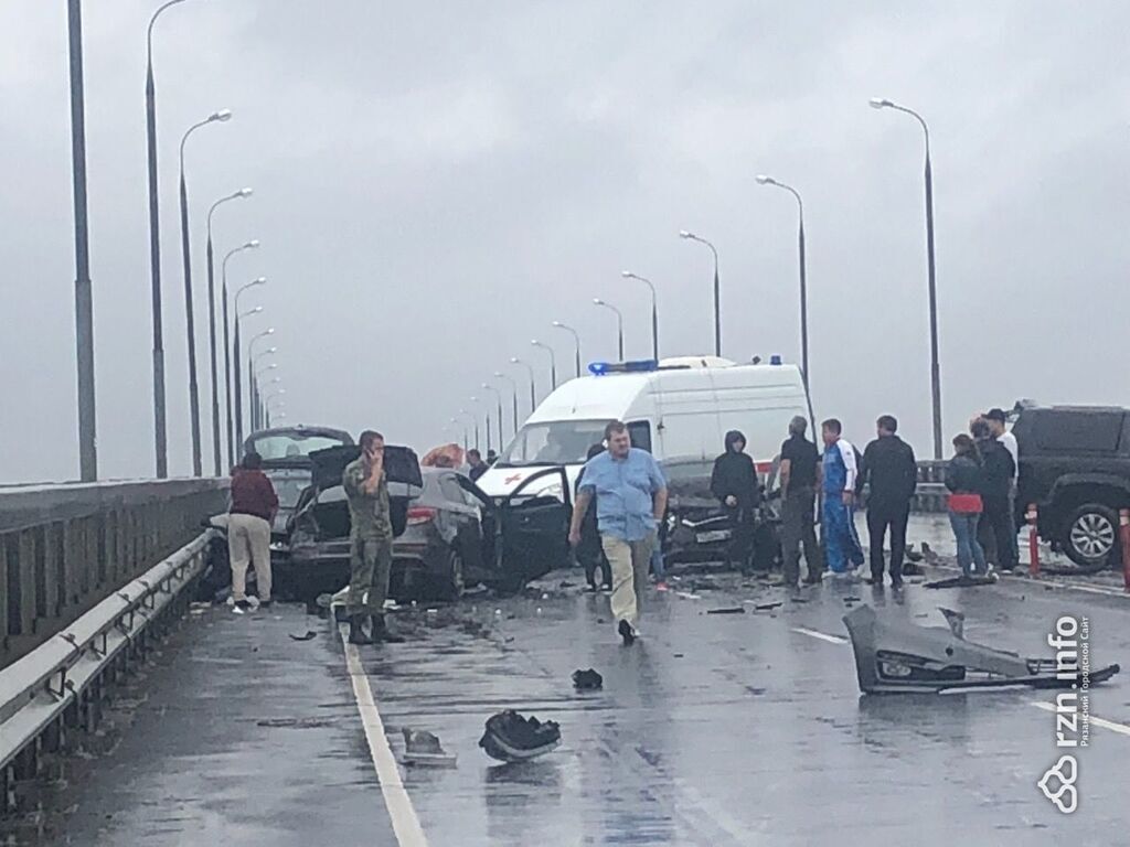 Фото с места аварии на Солотчинском мосту