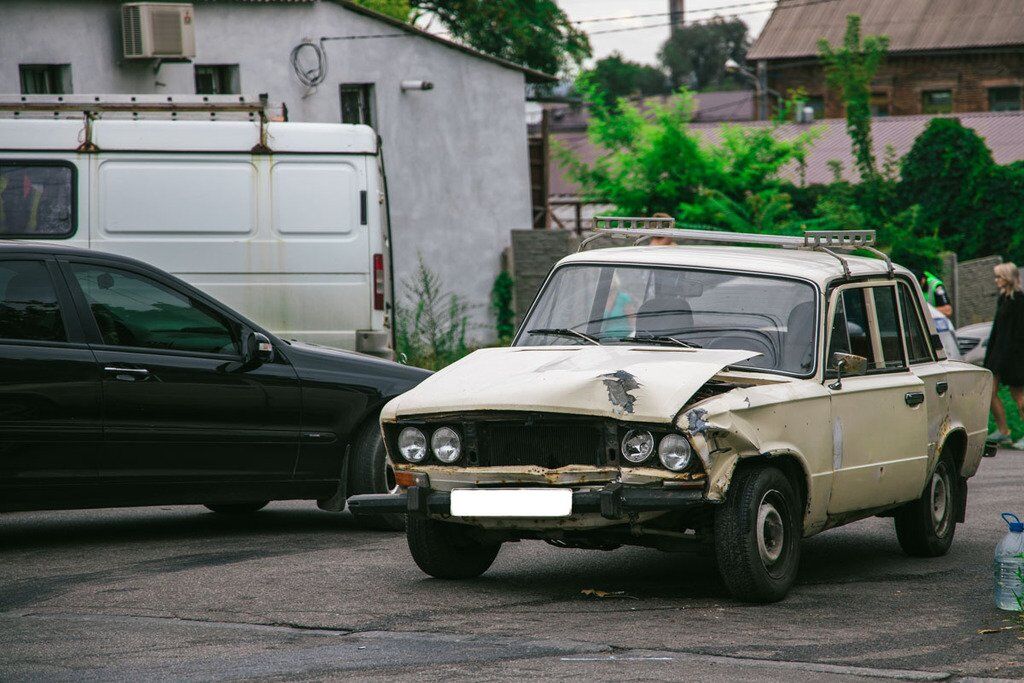 В Днепре столкнулись ВАЗ и Citroen