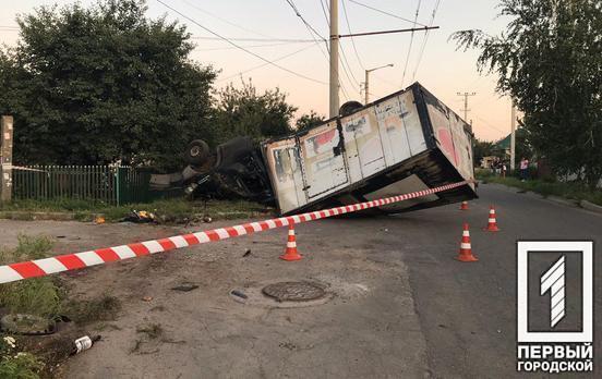 В Кривом Роге перевернулась фура