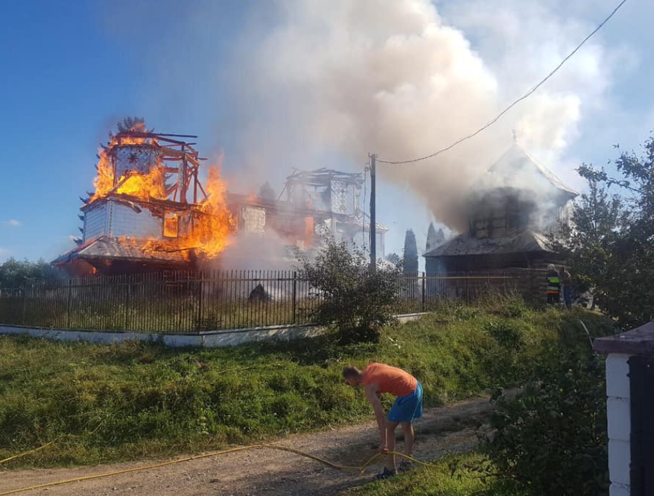 На Прикарпатті згоріла церква