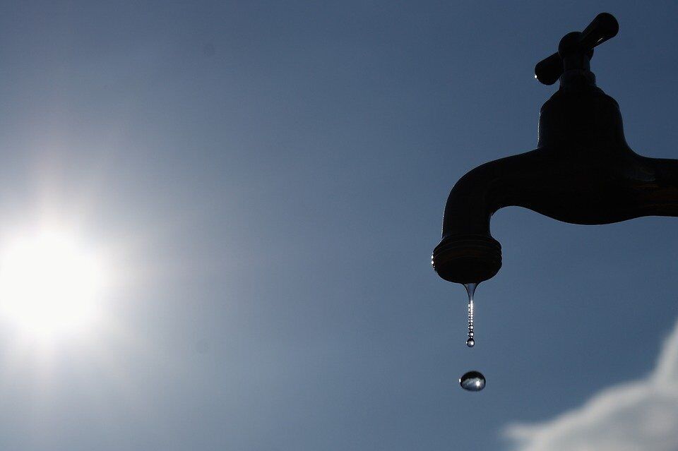 Подачи воды по часам в больших городах Украины пока не будет