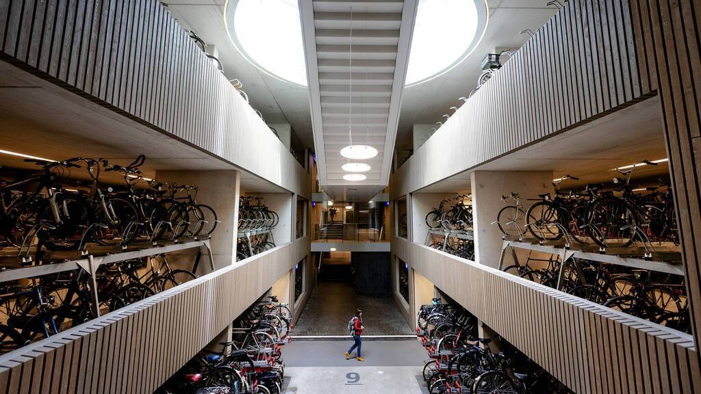 Парковка для велосипедов в Утрехте - теперь крупнейшая в мире