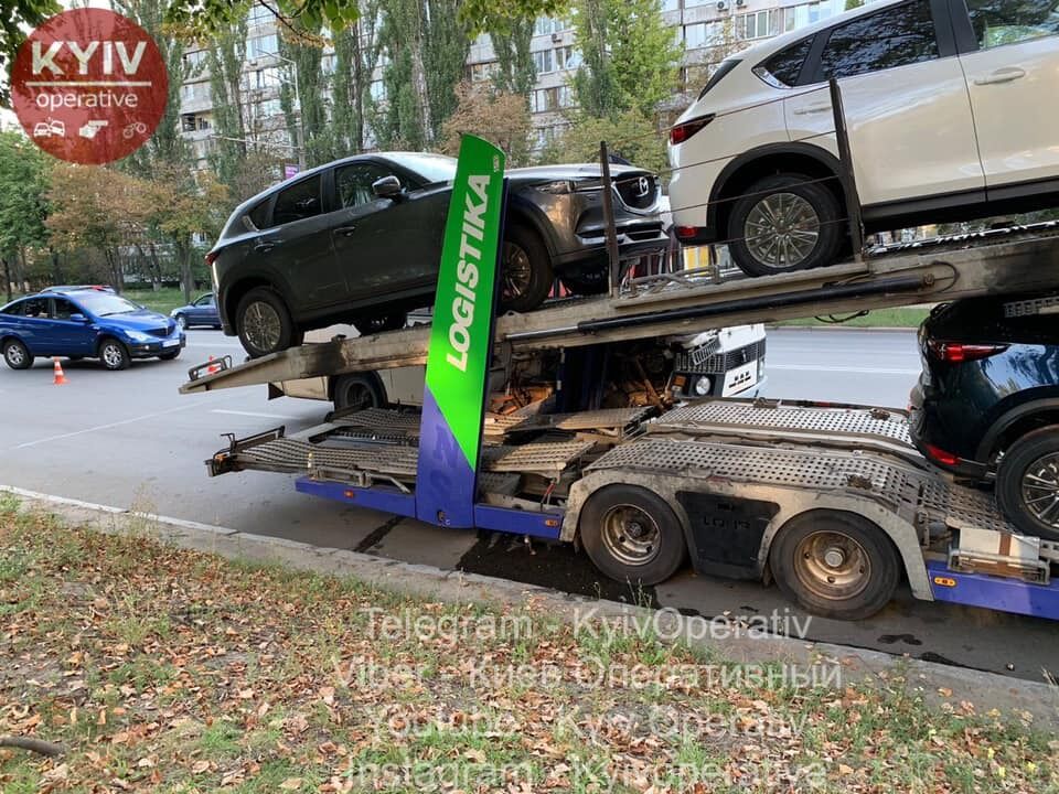 ДТП із автобусом та автовозом у Києві