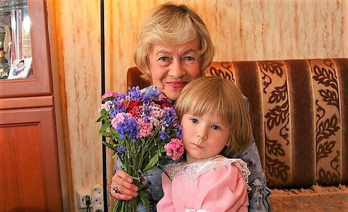 Стало известно, кто будет опекуном внучки скончавшейся Назаровой