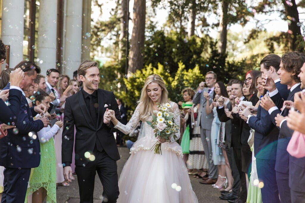 Самый популярный видеоблогер в мире женился: свадебные фото