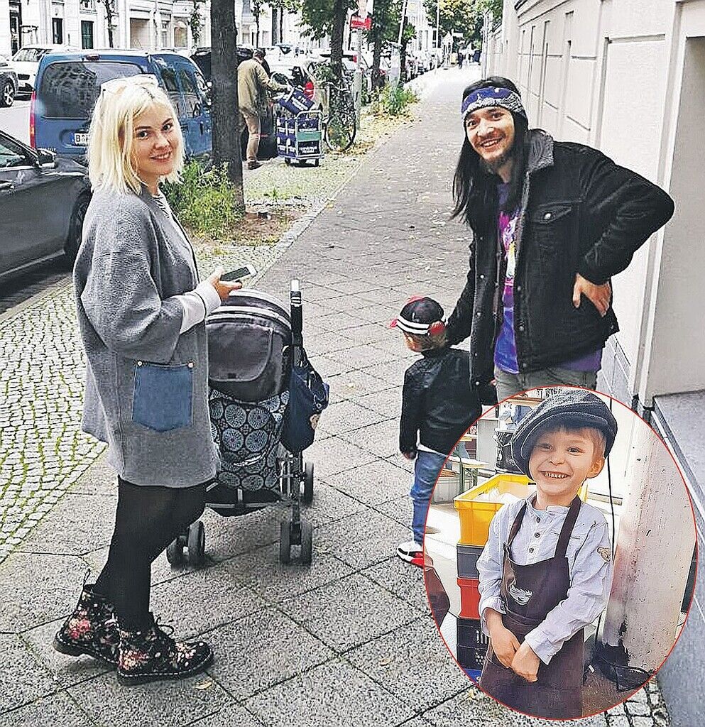 Анастасія Вірганська з чоловіком і сином