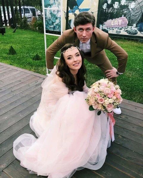 Переможець українського "Х-фактор" одружився з російською зіркою "Універу"