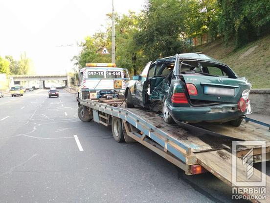 У Кривому Розі автомобіль влетів у стовп