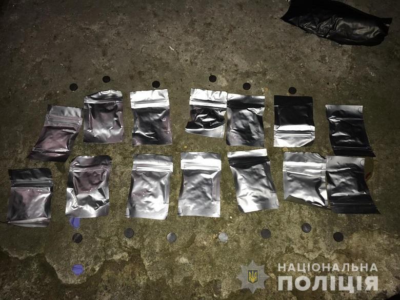 В Киеве мужчина через интернет-магазин продавал наркотические средства