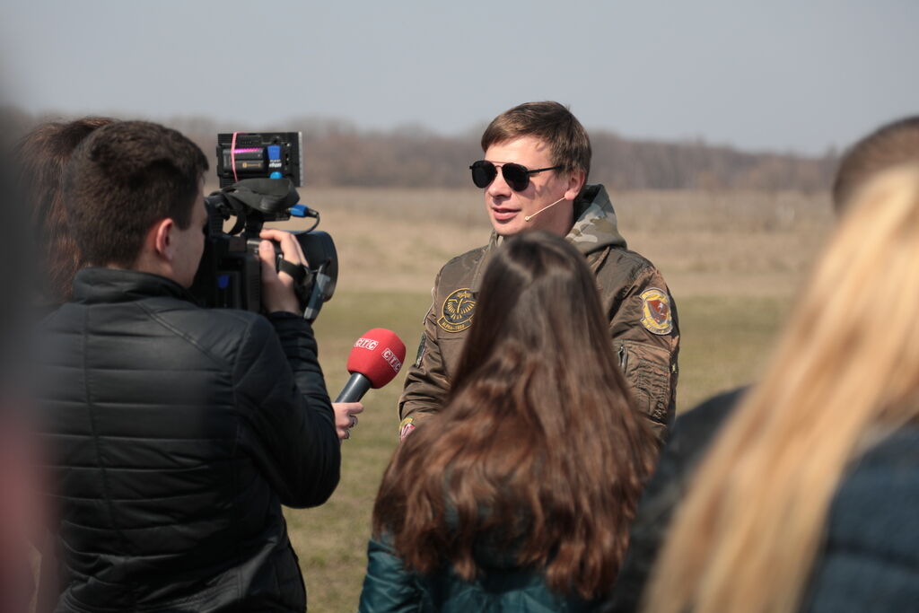 "Літак різко пішов униз": стало відомо про нові небезпечні пригоди Комарова