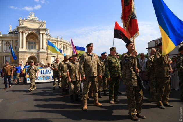 З парадом вишиванок і молитвою за мир: як Україна зустріла День Незалежності