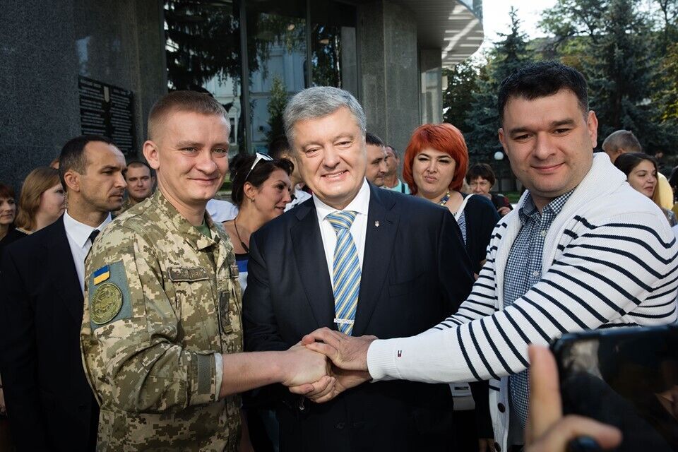 "Украина победит!" Порошенко поздравил страну с Днем независимости
