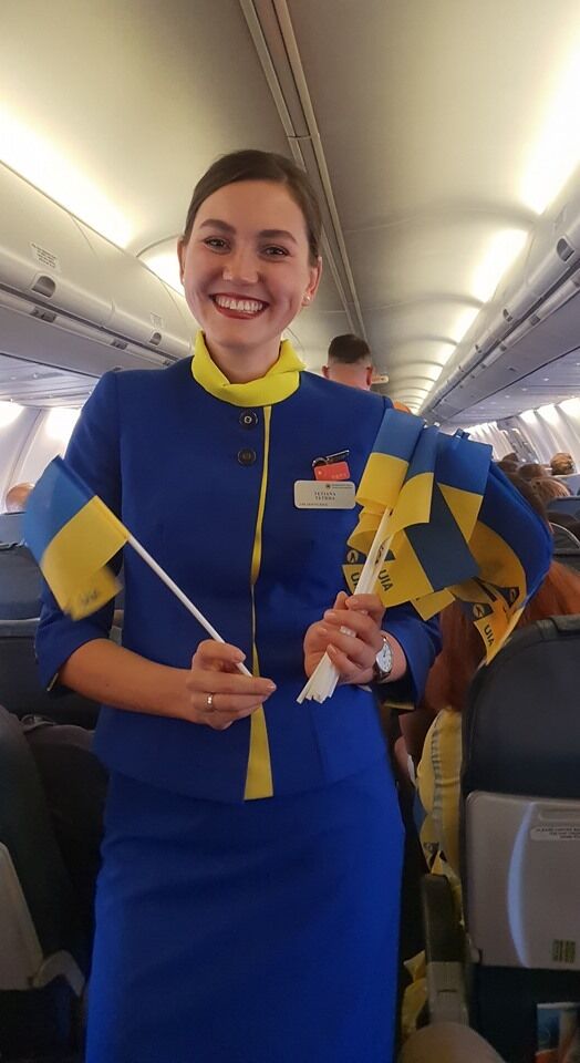 Стюардессы МАУ оригинально поздравили украинцев с Днем независимости: сеть в восторге