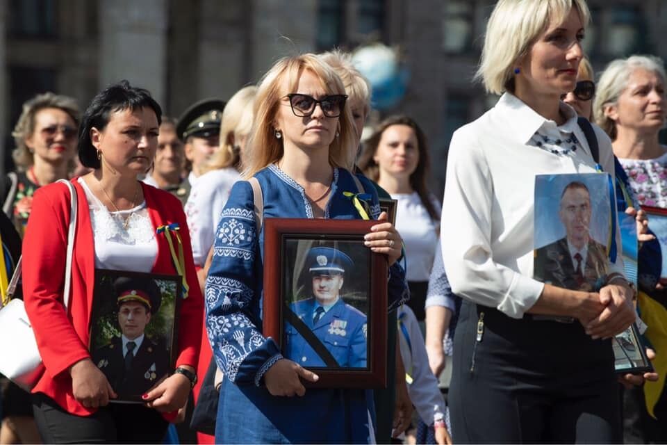 Дві ходи, забіг у вишиванках і мегашоу: як Київ відсвяткував День Незалежності