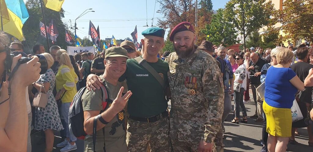 "Тисячі! Море!" З'явилися видовищні фото і відео Ходи захисників України