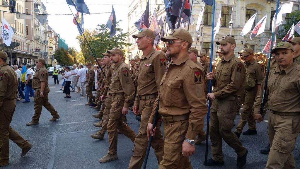 Дві ходи, забіг у вишиванках і мегашоу: як Київ відсвяткував День Незалежності