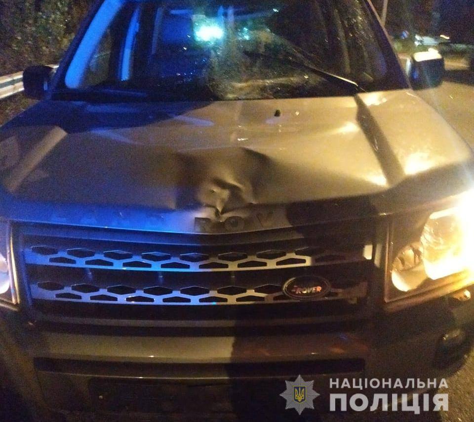 Житель Киева за рулем внедорожника наехал на пешехода, который переходил дорогу по "зебре"