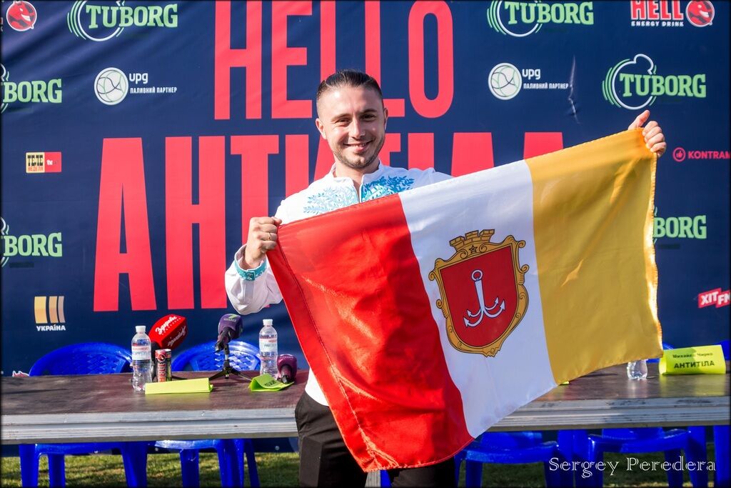 Шість тисяч ліхтарів і Тополя в вишиванці: як "Антитіла" влаштували шоу в Одесі