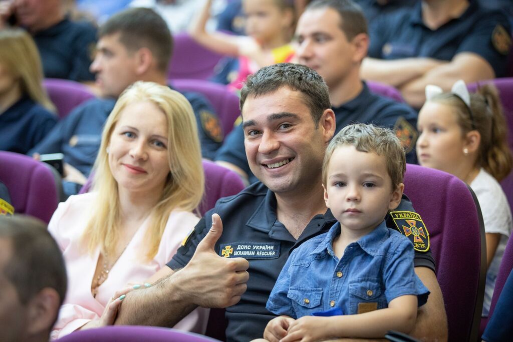 Более 500 семей украинских правоохранителей и спасателей получили новые квартиры