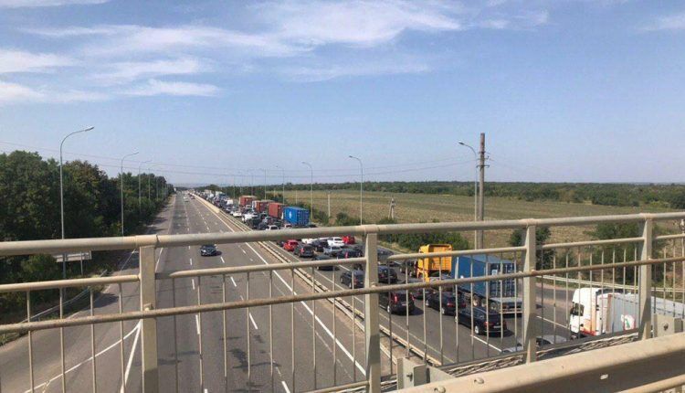 "Это издевательство!" Ремонт моста в Одессе спровоцировал транспортный коллапс. Фото и видео заторов