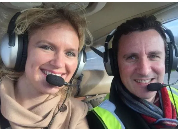 Джонатан і Ханна Голдштейн у літаку