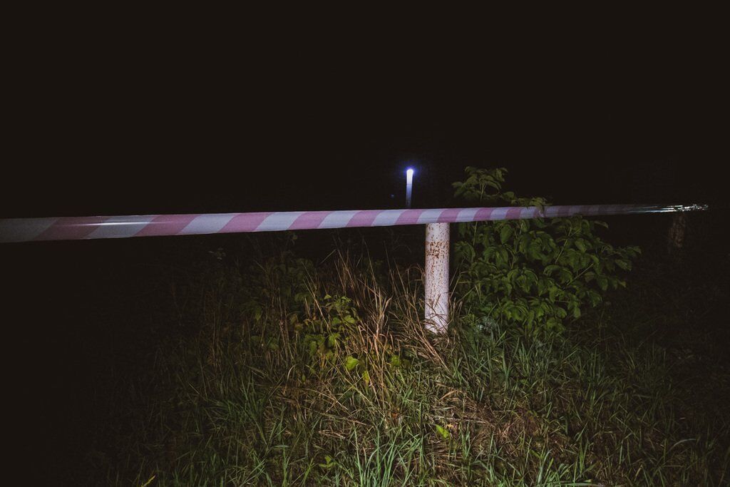 У селі Білогородка у канаві знайшли труп чоловіка з ножовим пораненням біля серця