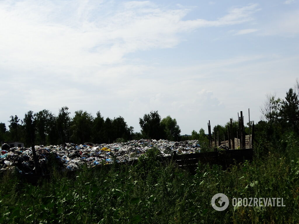 Вне закона: кто утопил в мусоре село на Киевщине