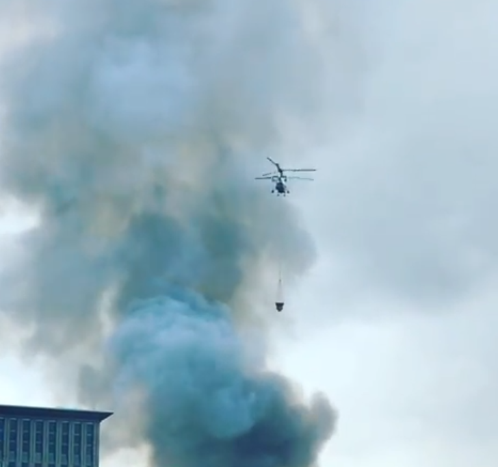 У центрі Москви спалахнула масштабна пожежа