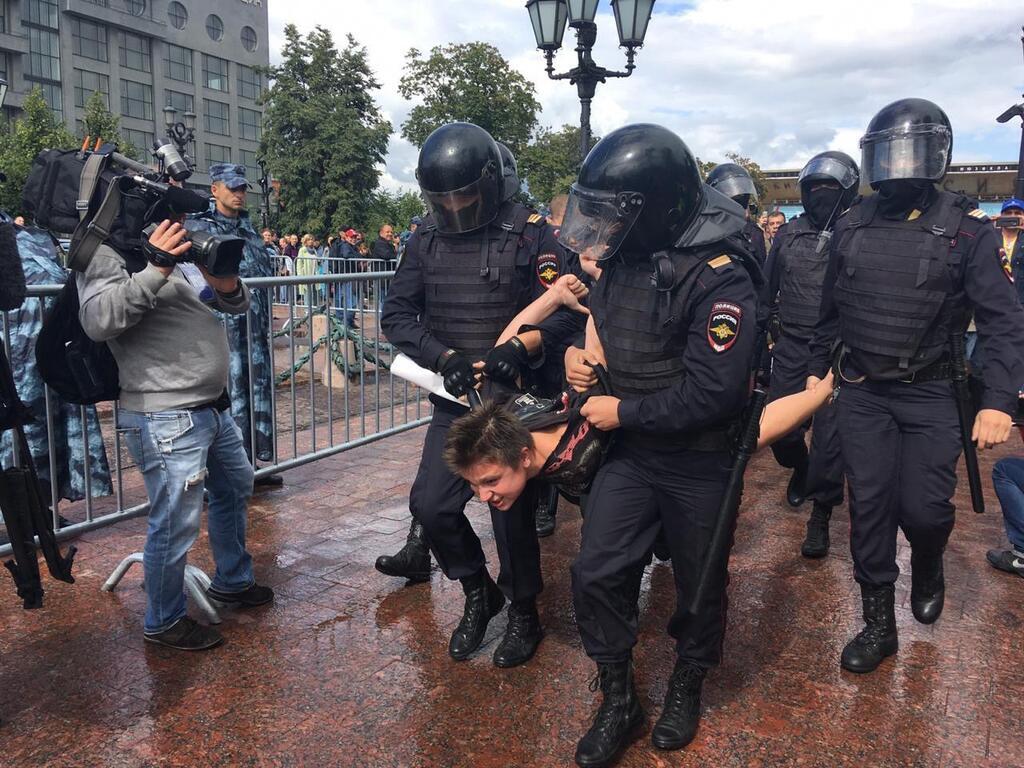 Росія повстане? Москву сколихнули акції протесту, є затримані. Фото і відео