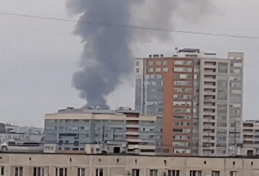 Авиация не справляется: в центре Москвы вспыхнул масштабный пожар. Фото и видео