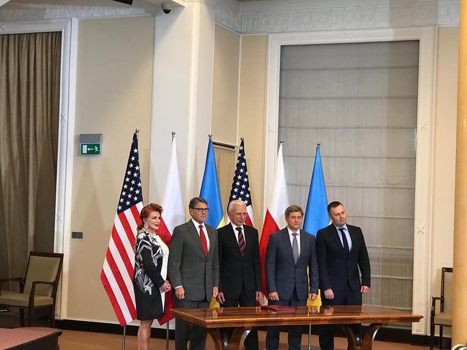 Україна. Польща і США підписали меморандум з енергетики