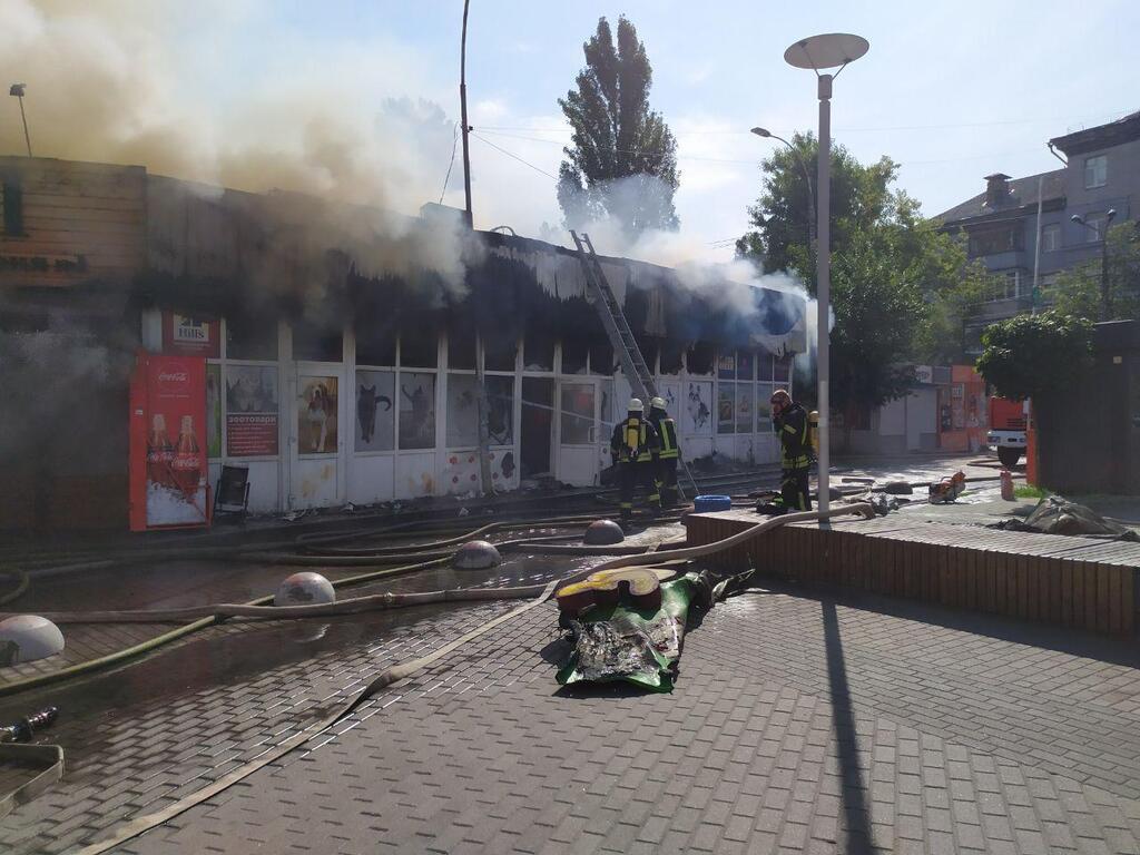 Пожар в Киеве около станции метро 