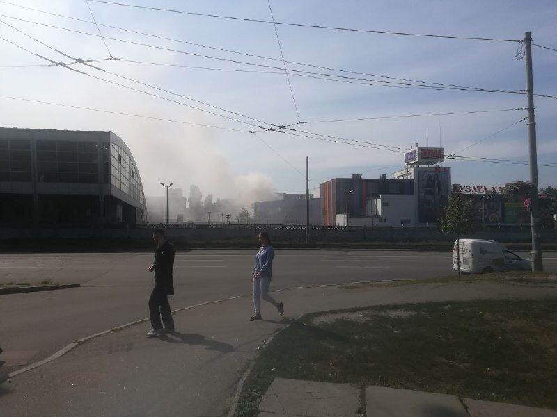 Пожар в Киеве около станции метро "Дарница"