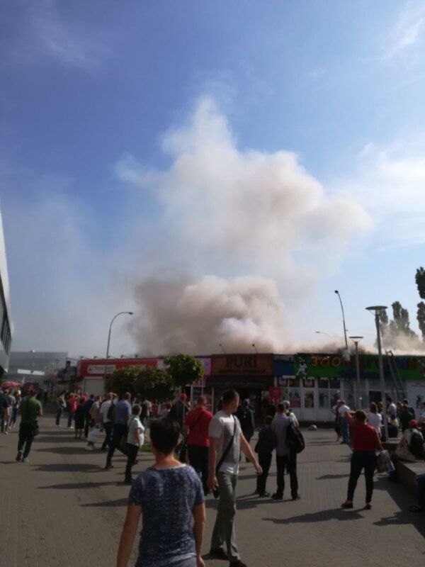 Пожар в Киеве около станции метро "Дарница"