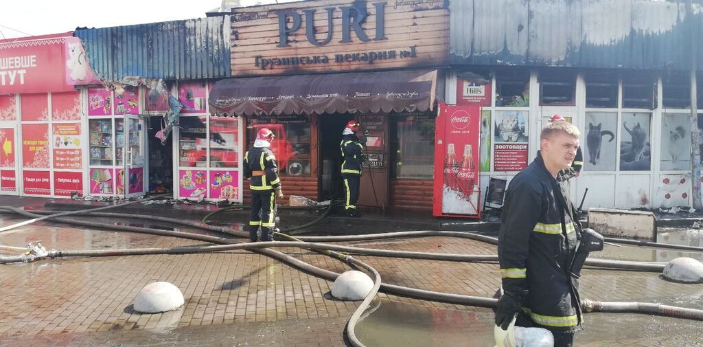 Пожар в Киеве около станции метро "Дарница"