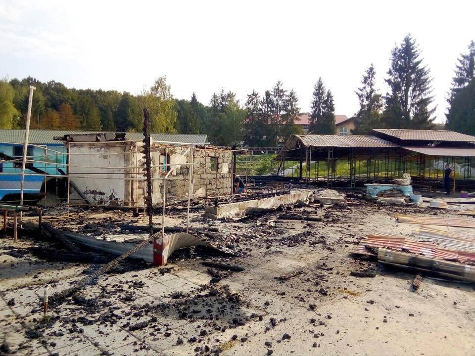 Пожар в детском лагере на Прикарпатье: фото